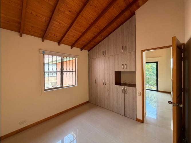 Casa de 3 alcobas en venta en Llano Grande, Rionegro, 200 m² · foto 11 de 13