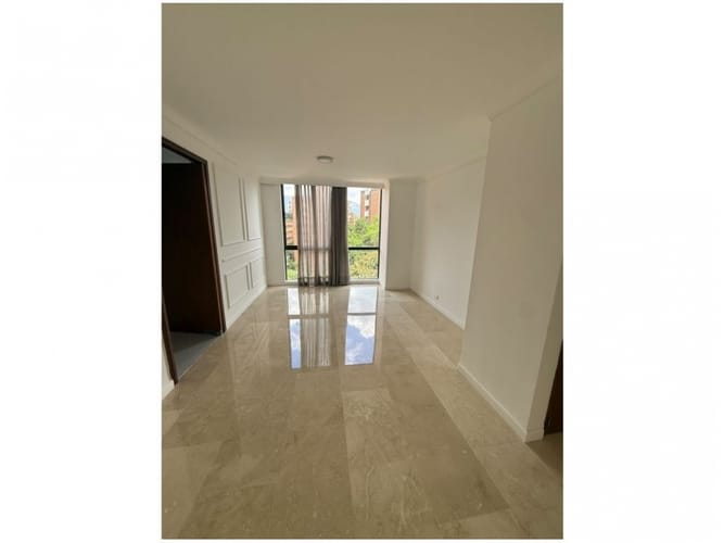 Apartamento de 3 alcobas en venta en El Diamante No. 2, Medellín, 138 m² · foto 2 de 19