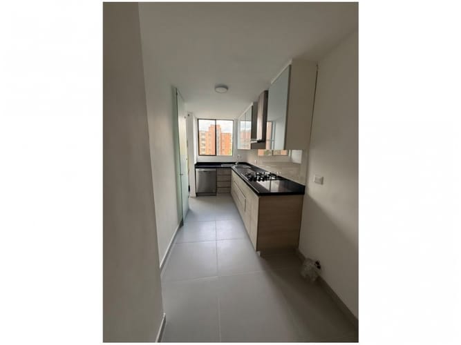 Apartamento de 3 alcobas en venta en El Diamante No. 2, Medellín, 138 m² · foto 3 de 19