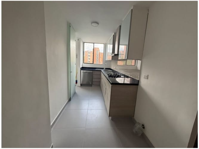 Apartamento de 3 alcobas en venta en El Diamante No. 2, Medellín, 138 m² · foto 4 de 19