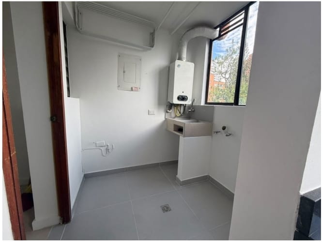 Apartamento de 3 alcobas en venta en El Diamante No. 2, Medellín, 138 m² · foto 5 de 19