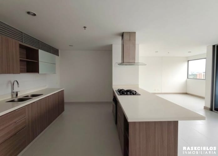 Apartamento en arriendo en El Poblado, Medellín · foto 2 de 13