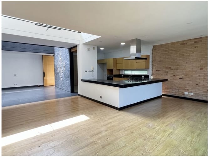 Casa de 3 alcobas en venta en Loma El Atravesado, Envigado, 288 m² · foto 8 de 22