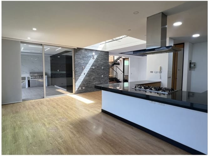 Casa de 3 alcobas en venta en Loma El Atravesado, Envigado, 288 m² · foto 9 de 22