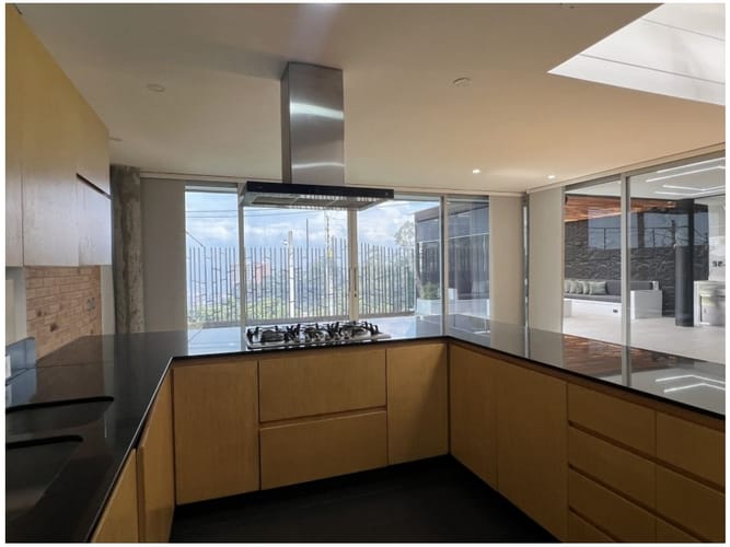 Casa de 3 alcobas en venta en Loma El Atravesado, Envigado, 288 m² · foto 11 de 22