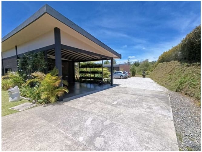 Casa de 3 alcobas en venta en Guamito, La Ceja, 330 m² · foto 17 de 17
