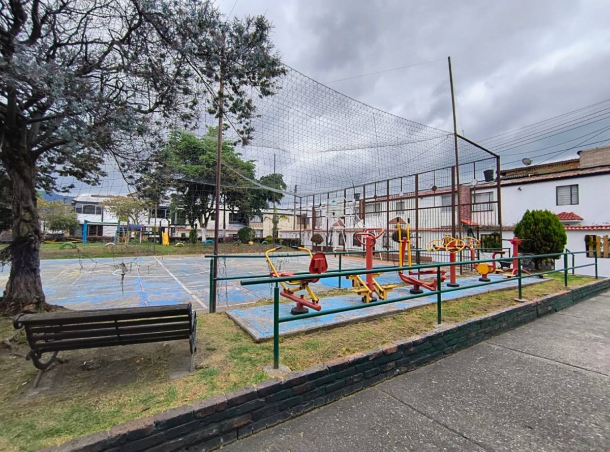 Casa en venta en San Fernando Occidental, Bogotá · foto 3 de 24