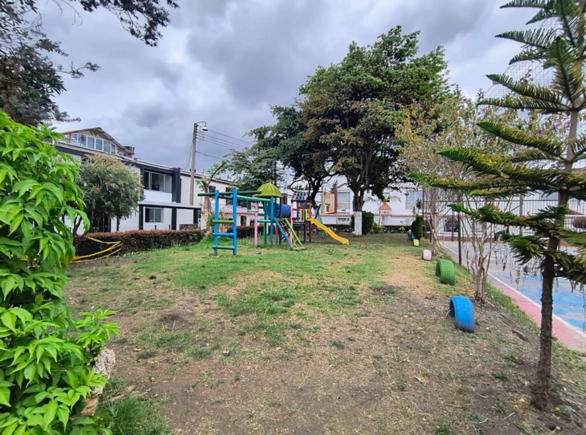 Casa en venta en San Fernando Occidental, Bogotá · foto 5 de 24