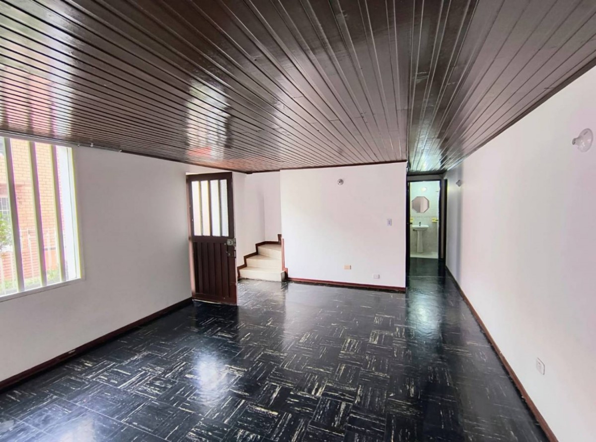 Casa en venta en San Fernando Occidental, Bogotá · foto 8 de 24