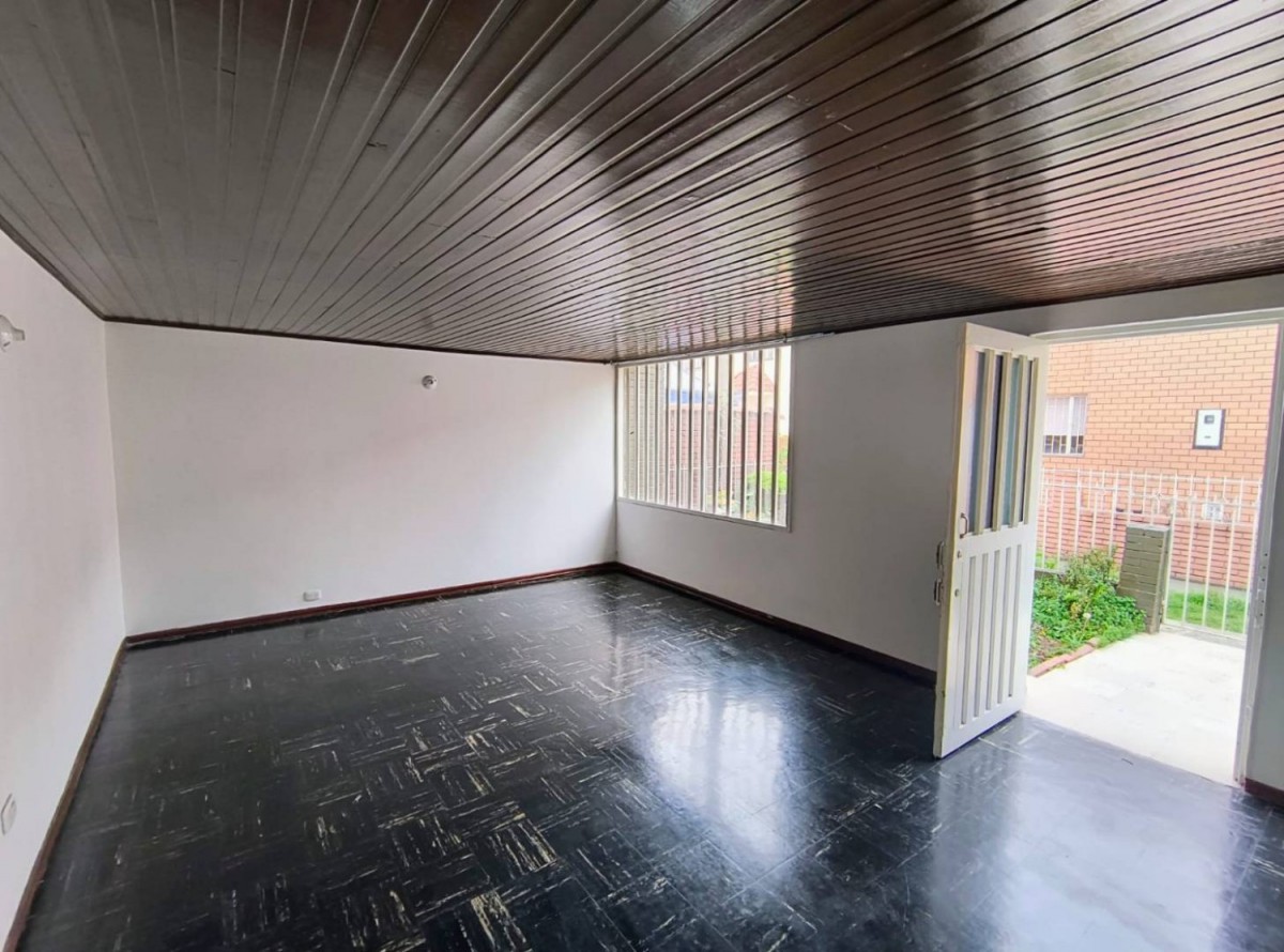 Casa en venta en San Fernando Occidental, Bogotá · foto 9 de 24