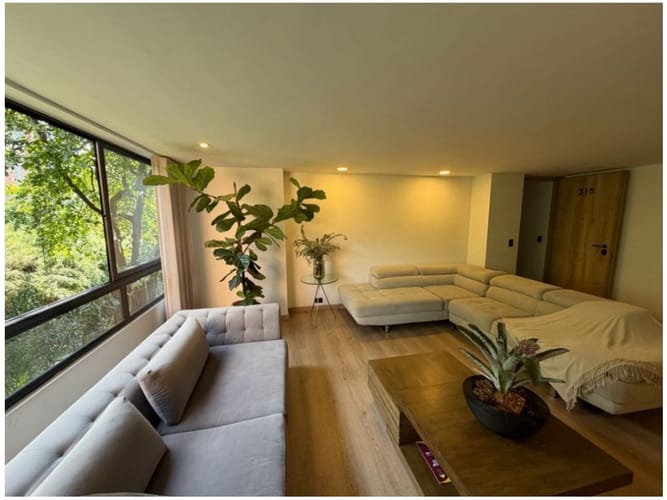 Apartamento de 3 alcobas en venta en El Castillo, Medellín, 143 m² · foto 3 de 13