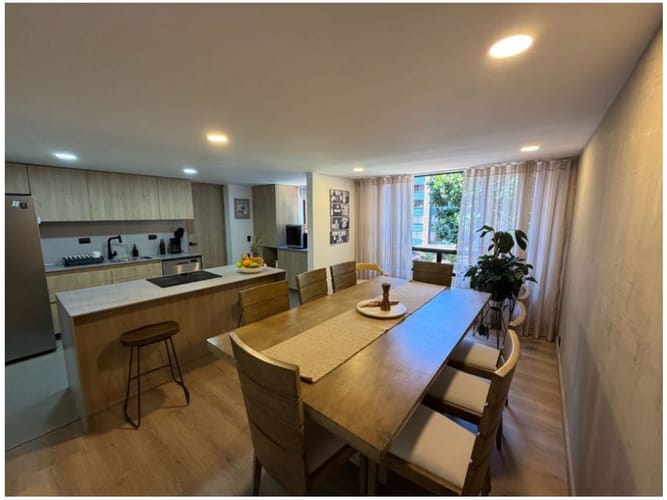 Apartamento de 3 alcobas en venta en El Castillo, Medellín, 143 m² · foto 4 de 13