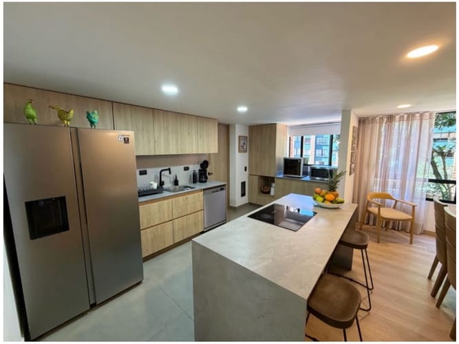 Apartamento de 3 alcobas en venta en El Castillo, Medellín, 143 m² · foto 5 de 13