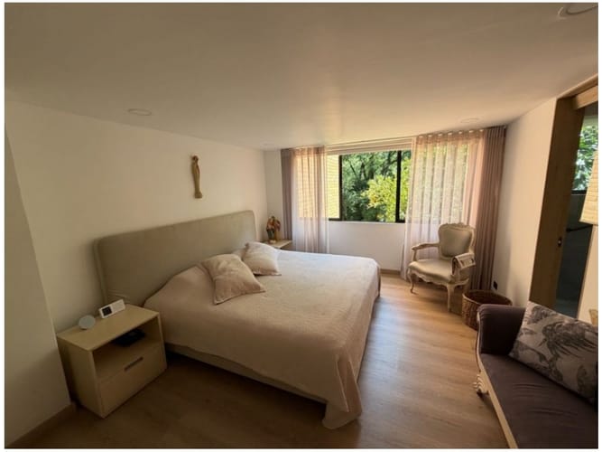 Apartamento de 3 alcobas en venta en El Castillo, Medellín, 143 m² · foto 11 de 13