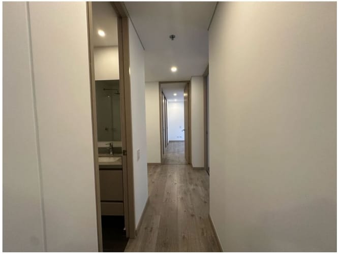 Apartamento de 3 alcobas en venta en Altos Del Poblado, Medellín, 89 m² · foto 11 de 23