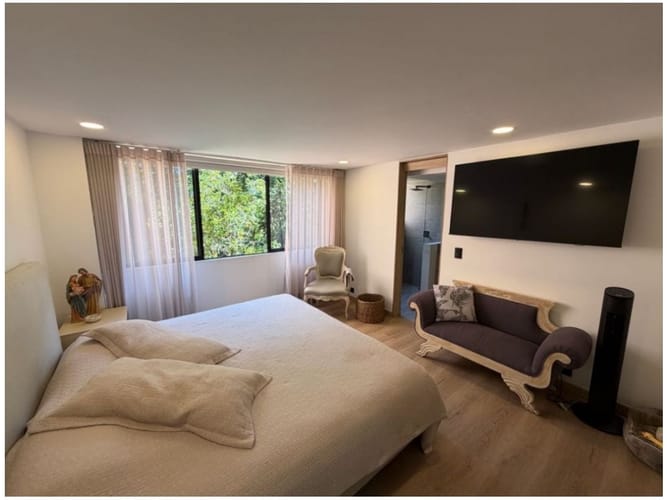 Apartamento de 3 alcobas en venta en El Castillo, Medellín, 143 m² · foto 12 de 13