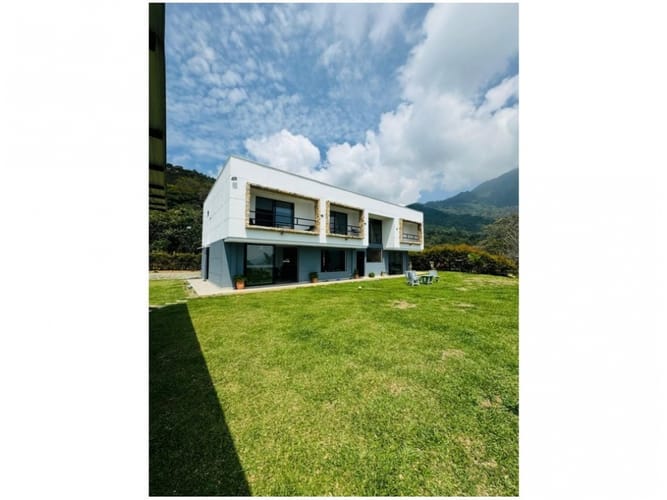 Casa de 4 alcobas en venta en Perez, Bello · foto 3 de 24