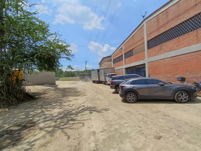 Bodega en venta en Cencar- Yumbo, Yumbo, 1343 m² · foto 3 de 24