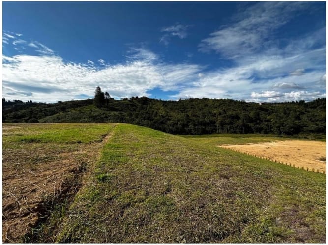 Lote en venta en Guarne, 2825 m² · foto 9 de 24