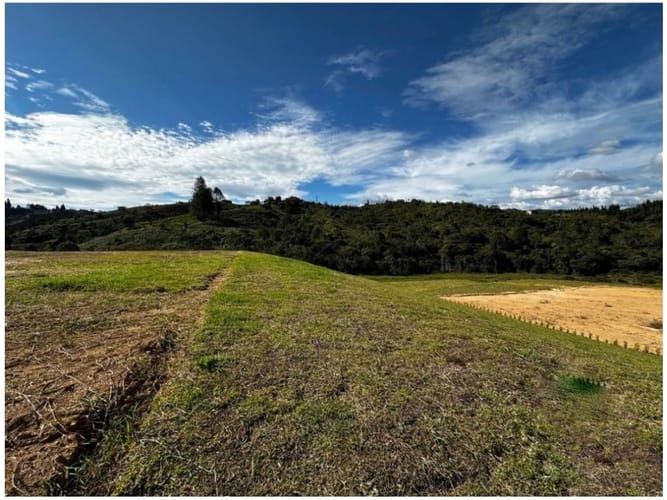 Lote en venta en Guarne, 2825 m² · foto 11 de 24