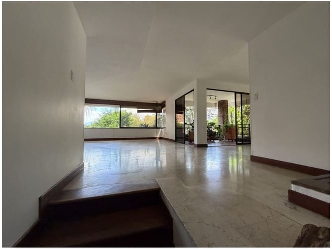 Apartamento de 3 alcobas en venta en Las Lomas, Medellín, 174 m² · foto 3 de 23