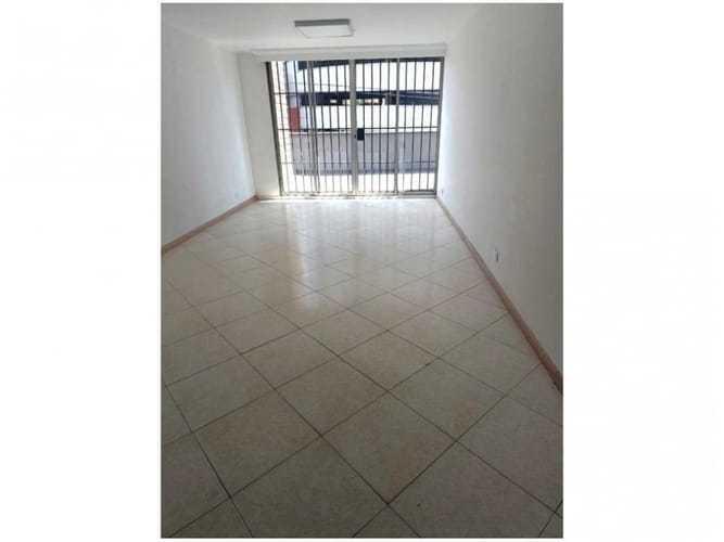 Apartamento en venta en Los Naranjos, Medellín · foto 2 de 14