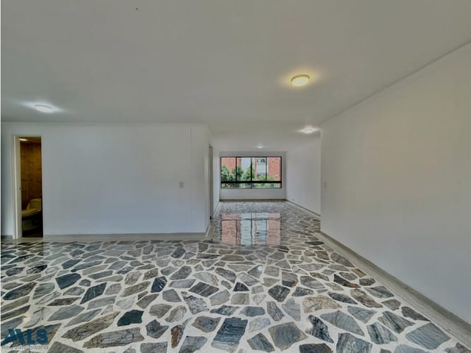 Apartamento de 3 alcobas en venta en El Poblado, Medellín, 143 m² · foto 2 de 13