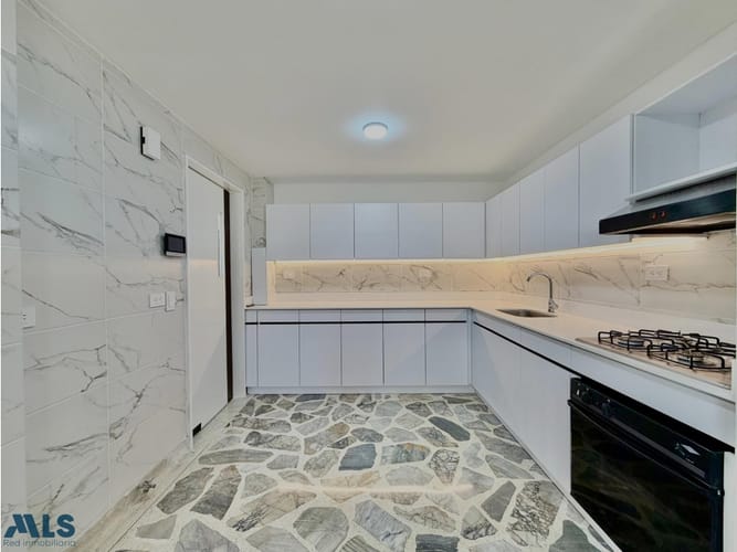 Apartamento de 3 alcobas en venta en El Poblado, Medellín, 143 m² · foto 4 de 13