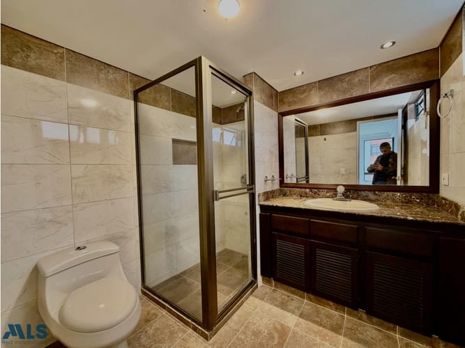 Apartamento de 3 alcobas en venta en El Poblado, Medellín, 143 m² · foto 8 de 13