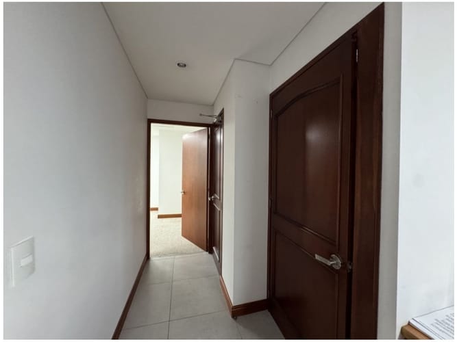 Oficina en venta en La Aguacatala, Medellín, 135 m² · foto 3 de 21