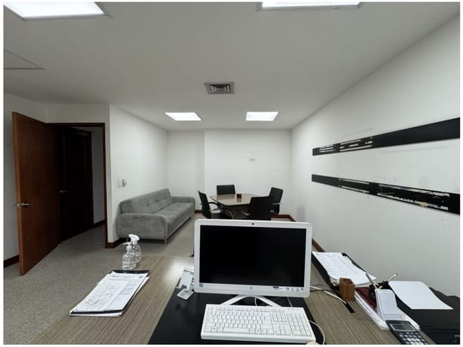 Oficina en venta en La Aguacatala, Medellín, 135 m² · foto 10 de 21