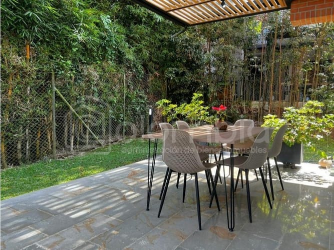 Casa de 3 alcobas en venta en Loma Del Escobero, Envigado, 360 m² · foto 4 de 24