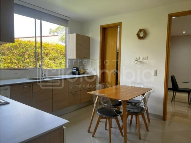 Casa de 3 alcobas en venta en Loma Del Escobero, Envigado, 360 m² · foto 5 de 24