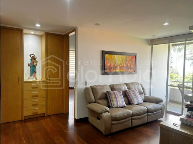 Casa de 3 alcobas en venta en Loma Del Escobero, Envigado, 360 m² · foto 13 de 24
