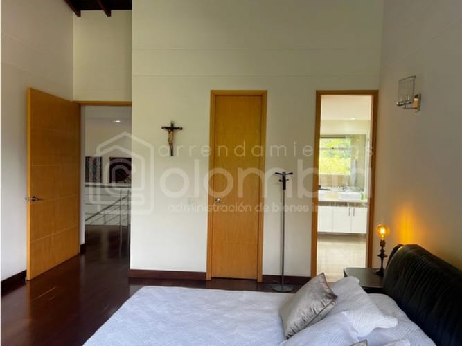 Casa de 3 alcobas en venta en Loma Del Escobero, Envigado, 360 m² · foto 17 de 24