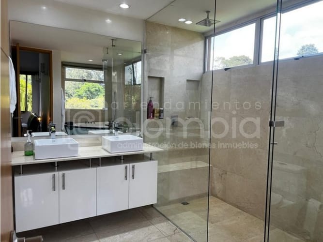 Casa de 3 alcobas en venta en Loma Del Escobero, Envigado, 360 m² · foto 23 de 24