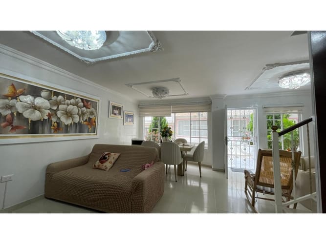 Casa de 5 alcobas en venta en Granjas De Provenza, Bucaramanga, 180 m² · foto 2 de 22