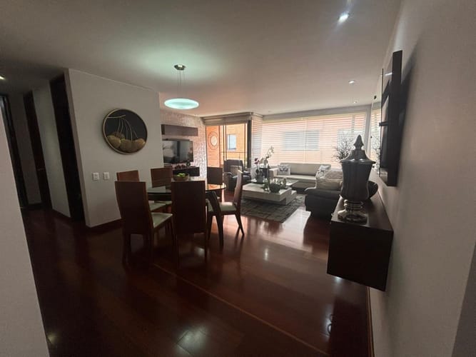 Apartamento de 3 alcobas en venta en Santa Barbara Occidental, Bogotá, 110 m² · foto 2 de 24