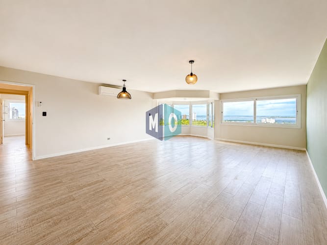 Alquiler Anual de amplio apartamento de 3 Dormitorios completamente reciclado sobre Roosevelt, Punta del Este · Foto 3