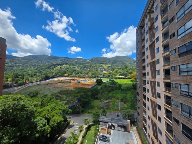 Apartamento de 3 alcobas en venta en Loma De Las Brujas, Envigado, 134 m² · foto 6 de 22