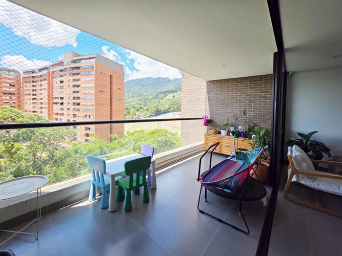 Apartamento de 3 alcobas en venta en Loma De Las Brujas, Envigado, 134 m² · foto 10 de 22