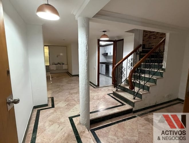 Casa de 3 alcobas en venta en Belén, Medellín, 334 m² · foto 8 de 19