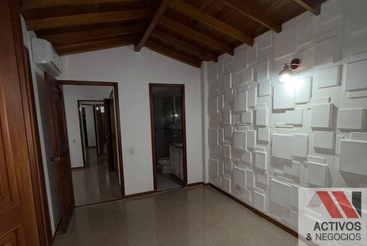 Casa de 3 alcobas en venta en Belén, Medellín, 334 m² · foto 9 de 19