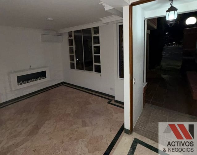 Casa de 3 alcobas en venta en Belén, Medellín, 334 m² · foto 10 de 19