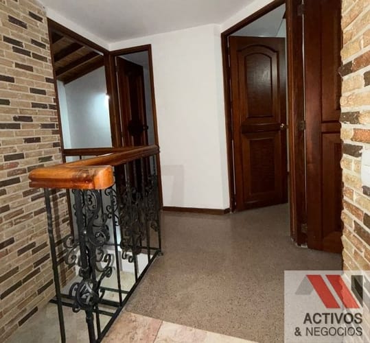 Casa de 3 alcobas en venta en Belén, Medellín, 334 m² · foto 11 de 19