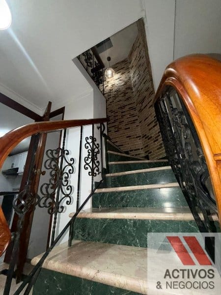 Casa de 3 alcobas en venta en Belén, Medellín, 334 m² · foto 13 de 19