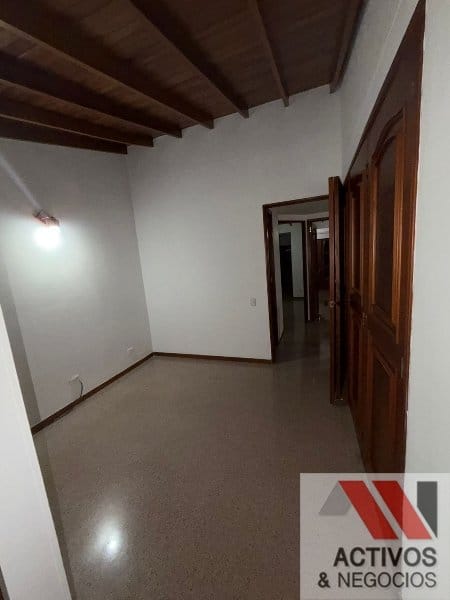 Casa de 3 alcobas en venta en Belén, Medellín, 334 m² · foto 17 de 19