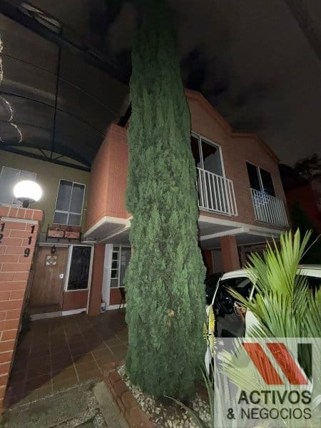 Casa de 3 alcobas en venta en Belén, Medellín, 334 m² · foto 18 de 19