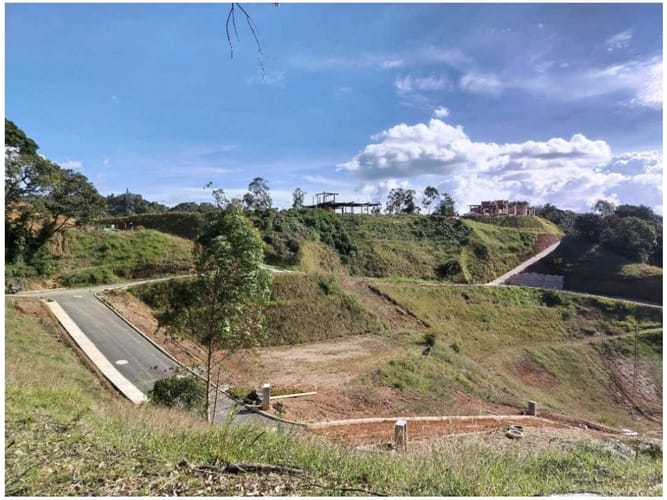 Lote en venta en Amapola, El Retiro, 2416 m² · foto 6 de 6