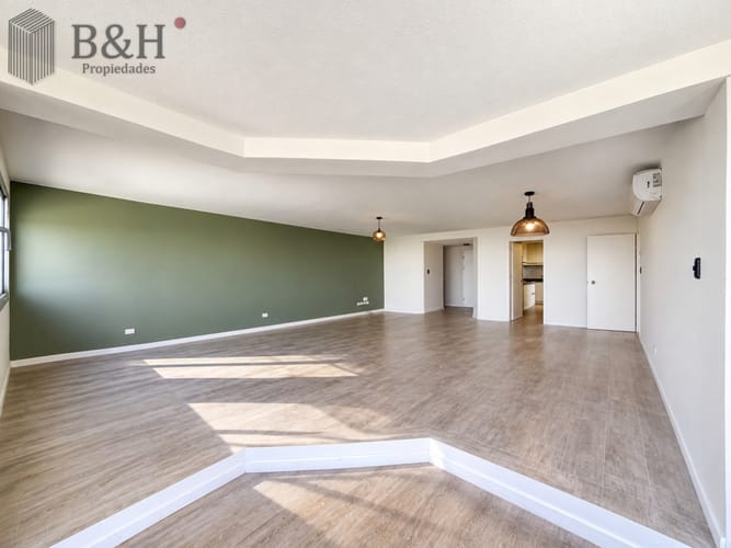 Venta y alquiler anual de amplio apartamento de tres dormitorios completamente reciclado sobre Roosevelt, Punta del Este · Foto 4